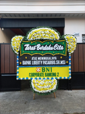 Papan Bunga Duka di Molombulahe