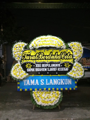 Papan Bunga Duka di Molombulahe